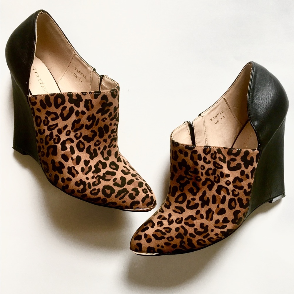 Shoedazzle Leopard Wedges